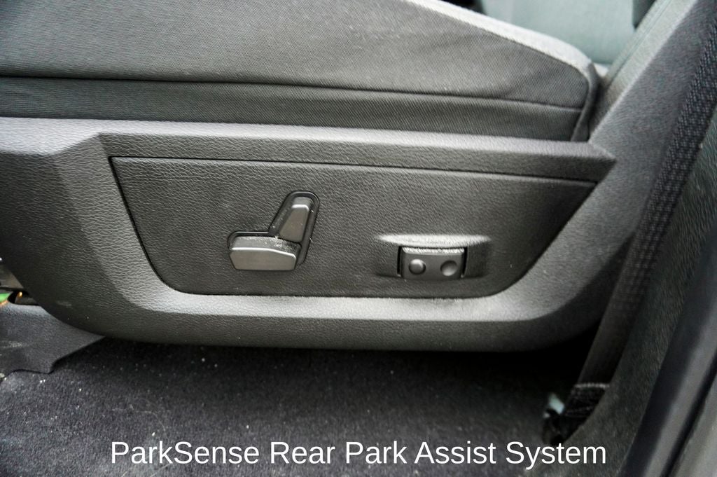 2022 RAM 1500 Classic SLT ParkView Rear Back-Up Camera &Integrated Voice Com