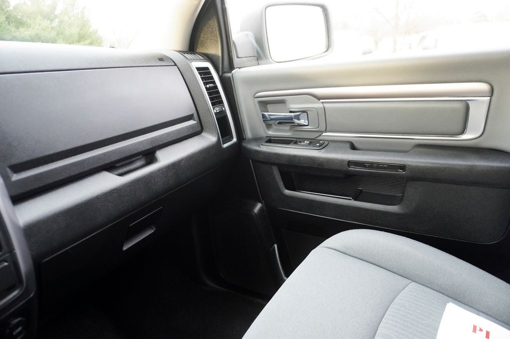 2022 RAM 1500 Classic SLT ParkView Rear Back-Up Camera & Integrated Voice Co