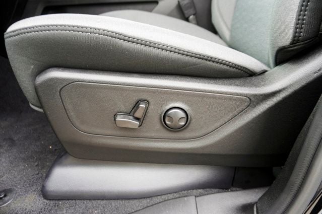 2025 RAM 1500 Big Horn/Lone Star Integrated Voice Command w/Bluetooth