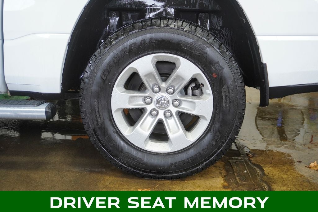 2023 RAM 1500 Laramie Dual-Pane Panoramic Sunroof -12" Touchscreen Displ