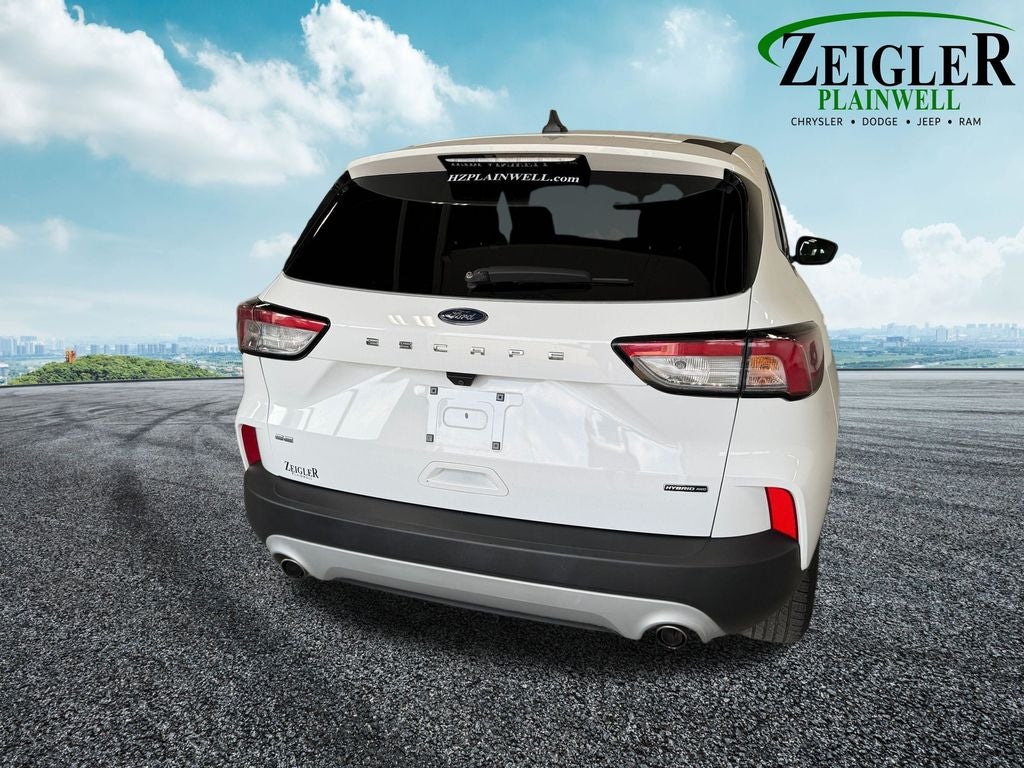 2022 Ford Escape Hybrid SE