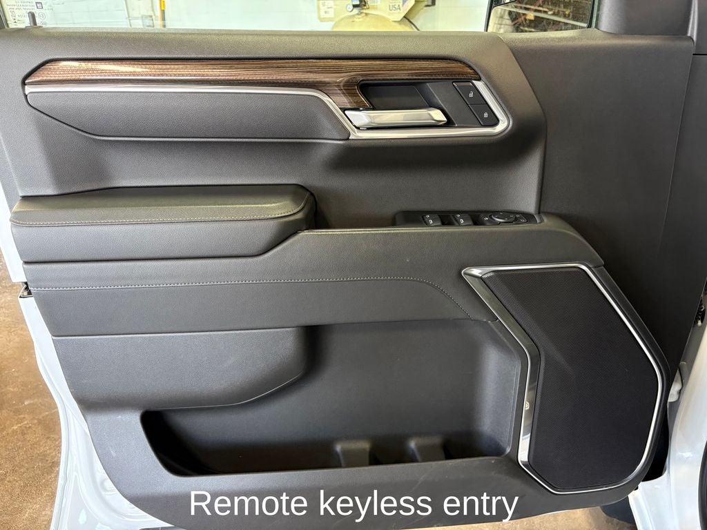 2025 Chevrolet Silverado 1500 LT Navigation System