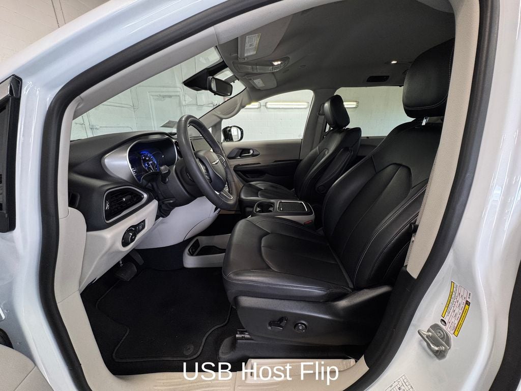 2023 Chrysler Pacifica Touring L Radio: Uconnect 5 w/10.1" Display