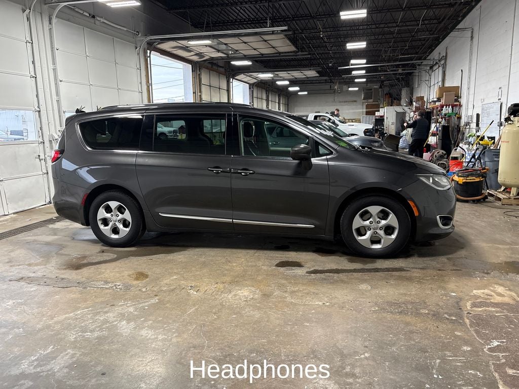 2017 Chrysler Pacifica Touring L Plus