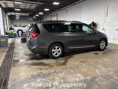 2017 Chrysler Pacifica Touring L Plus