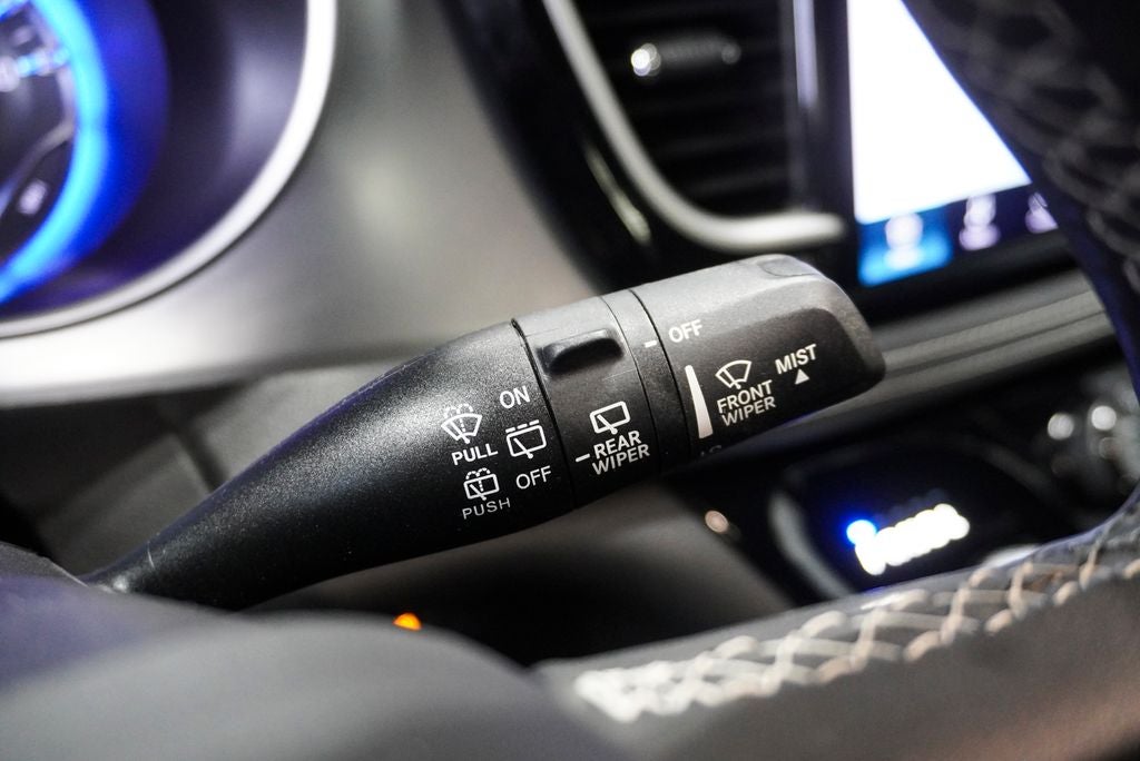 2023 Chrysler Pacifica Touring Apple CarPlay/Android Auto