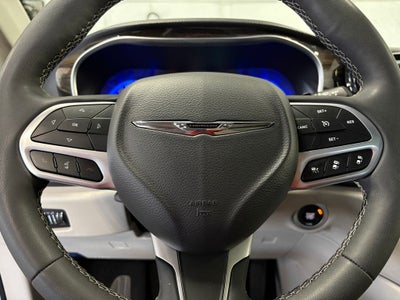 2024 Chrysler Pacifica Limited Power moonroof