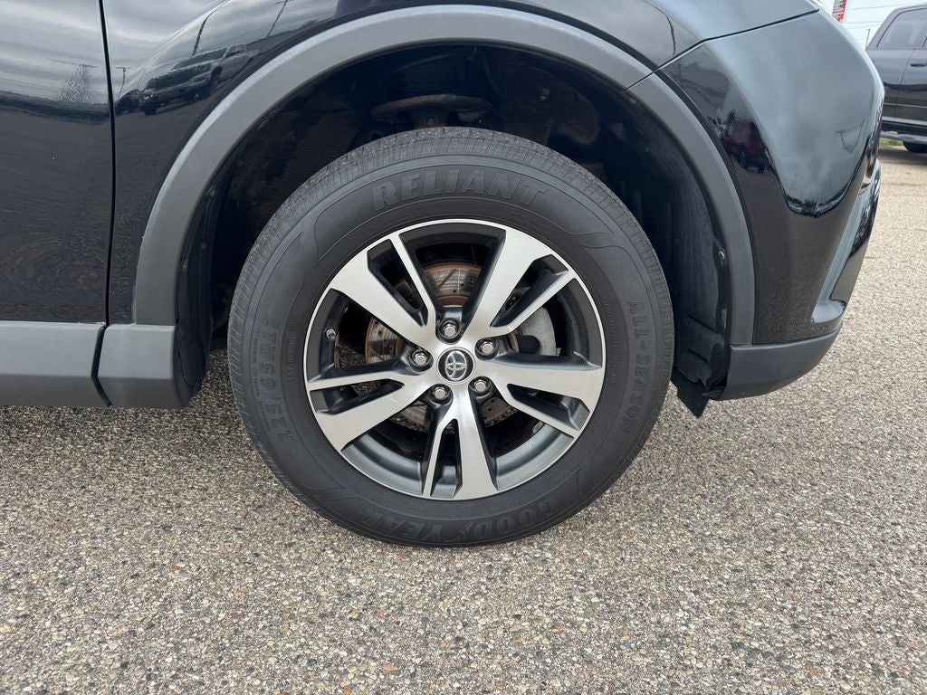 2018 Toyota RAV4 XLE Power moonroof