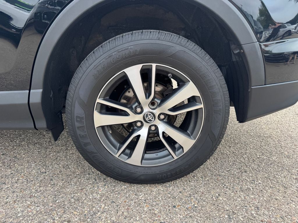 2018 Toyota RAV4 XLE Power moonroof
