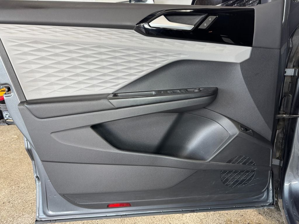 2022 Volkswagen Taos 1.5T S Alloy wheels