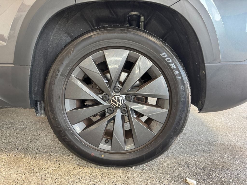 2022 Volkswagen Taos 1.5T S Alloy wheels