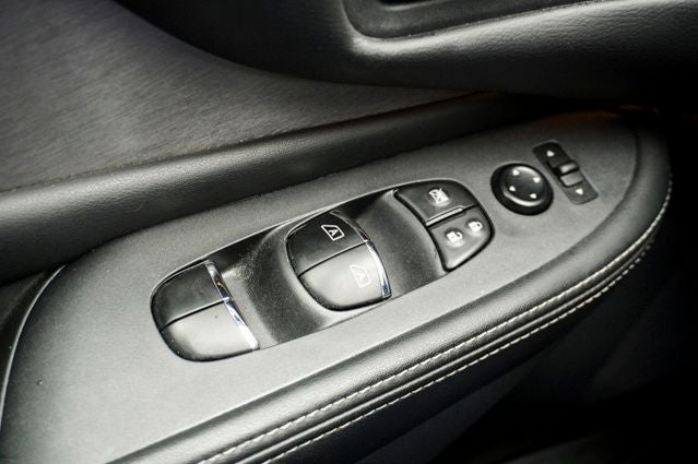 2024 Nissan Murano SL Power moonroof & Navigation System