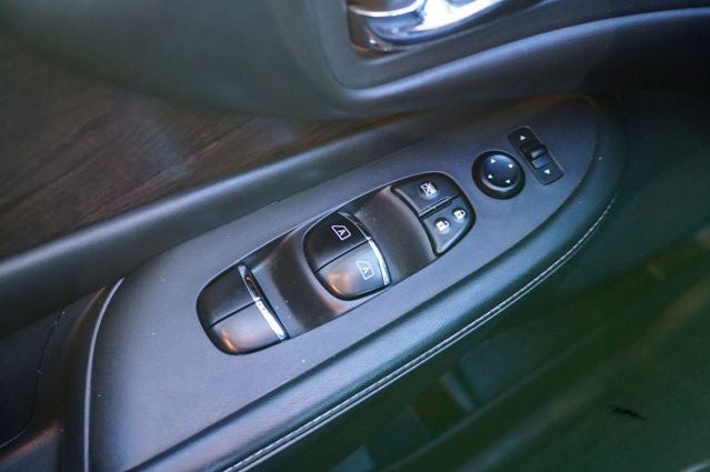 2020 Nissan Murano Platinum Power moonroof & Navigation System