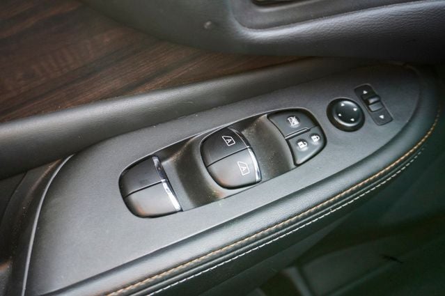 2023 Nissan Murano Platinum Power moonroof & Navigation System