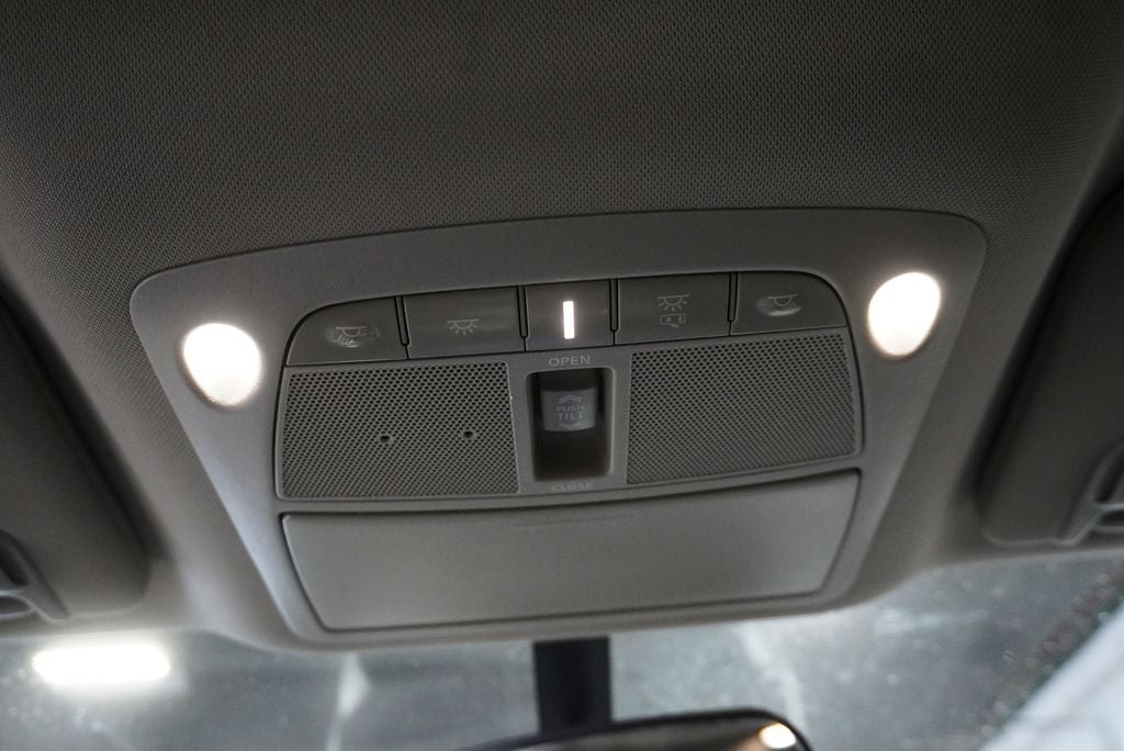 2018 Nissan Murano SV Navigation System & Power Panoramic Moonroof