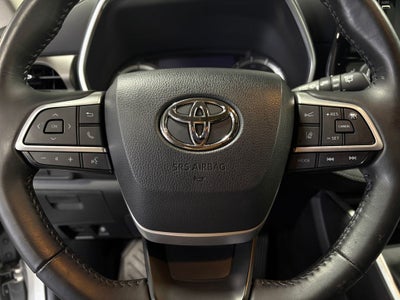 2022 Toyota Highlander Hybrid XLE Power moonroof