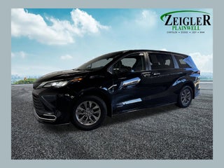 2021 Toyota Sienna XLE 8 Passenger