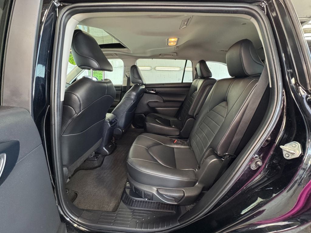 2024 Toyota Highlander Hybrid XLE 3rd row seats