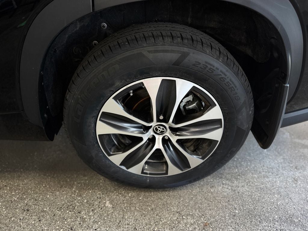2024 Toyota Highlander Hybrid XLE 3rd row seats