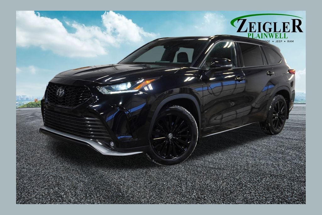 2023 Toyota Highlander XSE Power moonroof & Navigation