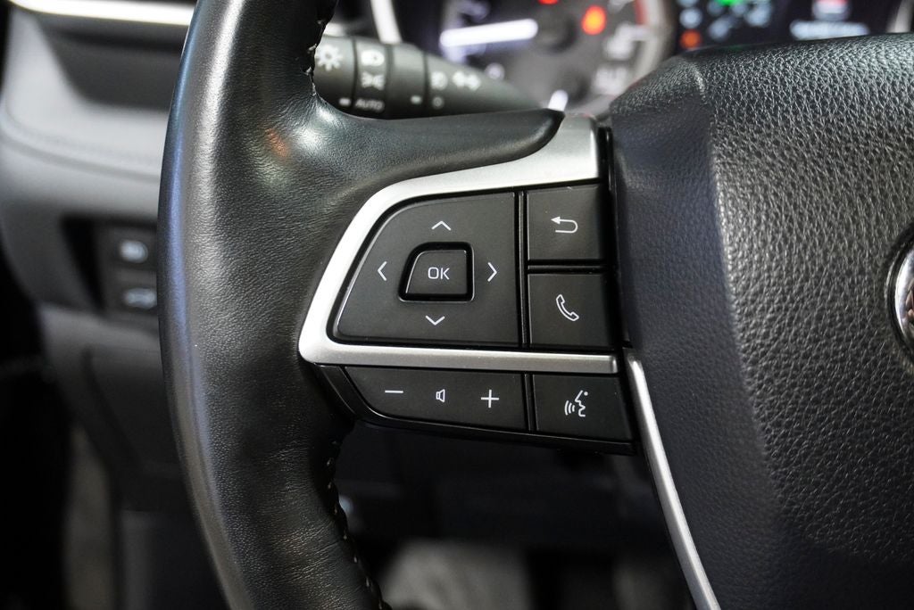 2023 Toyota Highlander XSE Power moonroof & Navigation