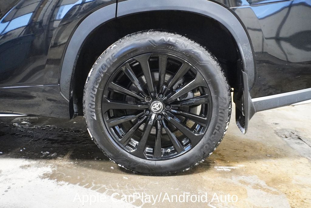 2023 Toyota Highlander XSE Power moonroof & Navigation