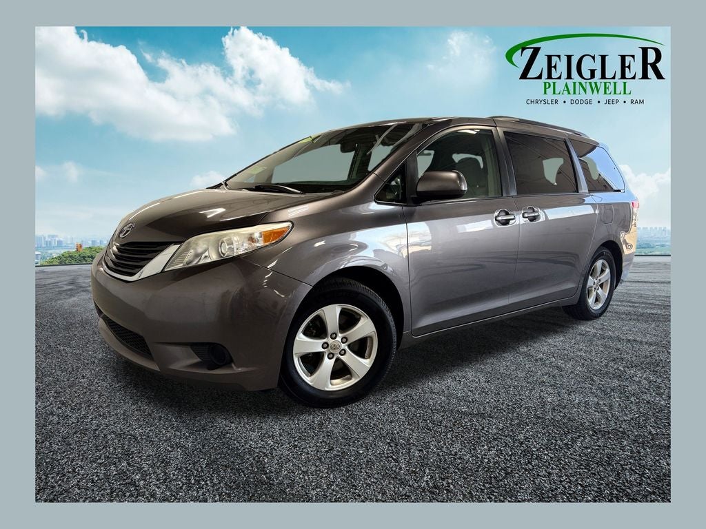 2011 Toyota Sienna LE 8 Passenger