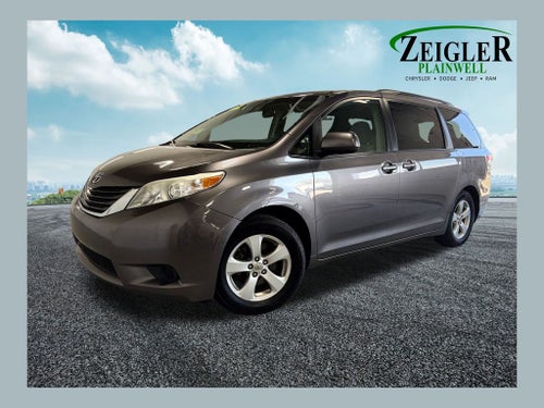2011 Toyota Sienna LE 8 Passenger
