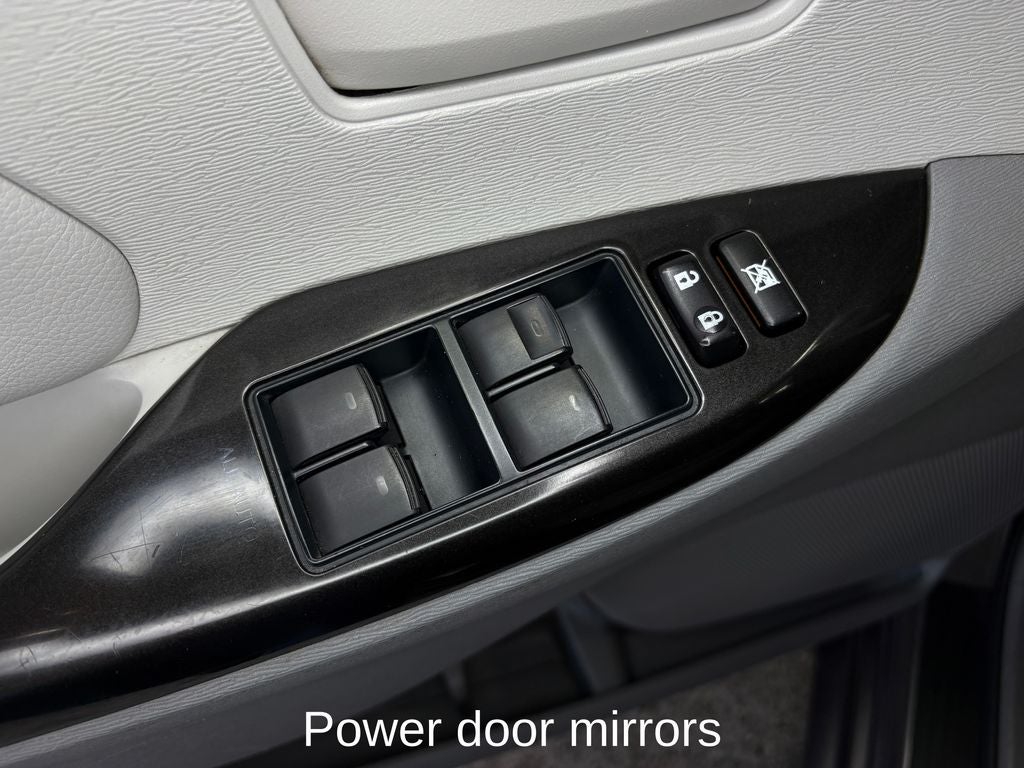 2011 Toyota Sienna LE 8 Passenger