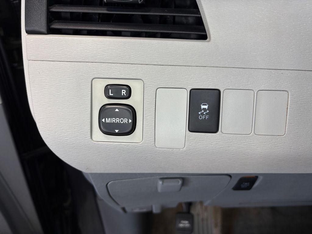 2011 Toyota Sienna LE 8 Passenger