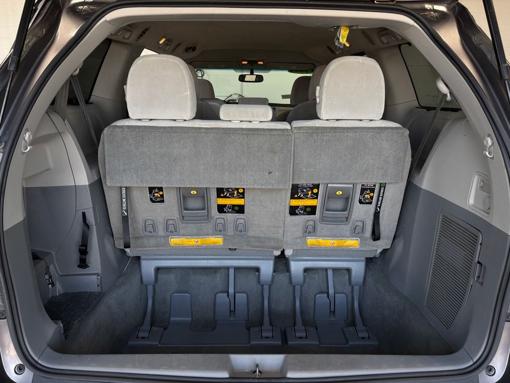 2011 Toyota Sienna LE 8 Passenger