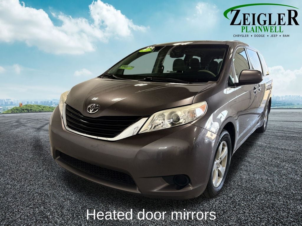 2011 Toyota Sienna LE 8 Passenger