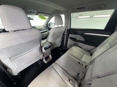2015 Toyota Highlander LE 3rd row seats