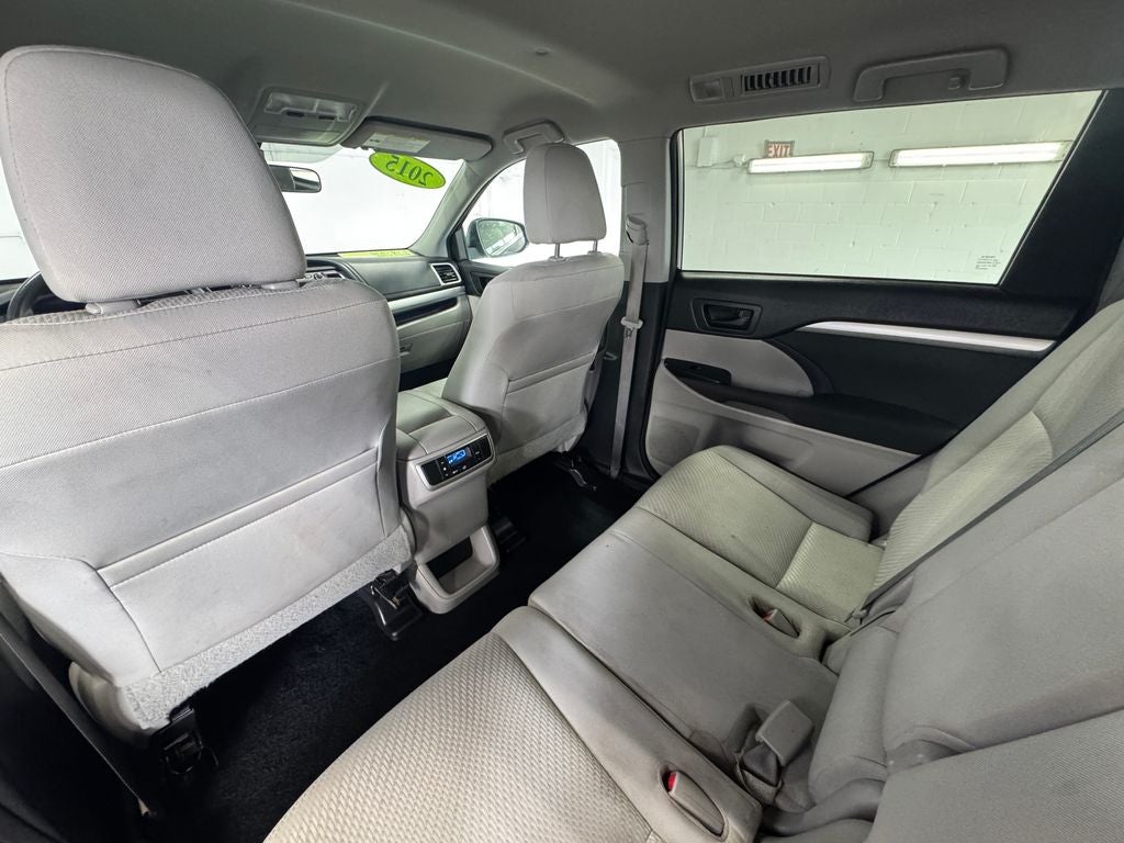 2015 Toyota Highlander LE 3rd row seats