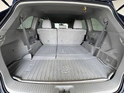 2015 Toyota Highlander LE 3rd row seats