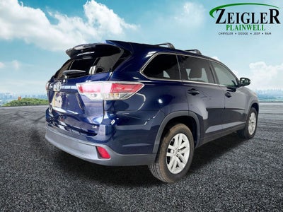 2015 Toyota Highlander LE 3rd row seats