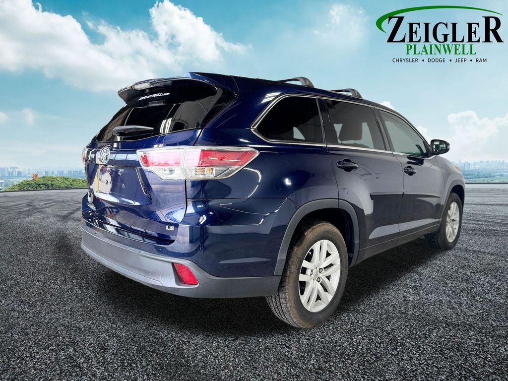 2015 Toyota Highlander LE 3rd row seats