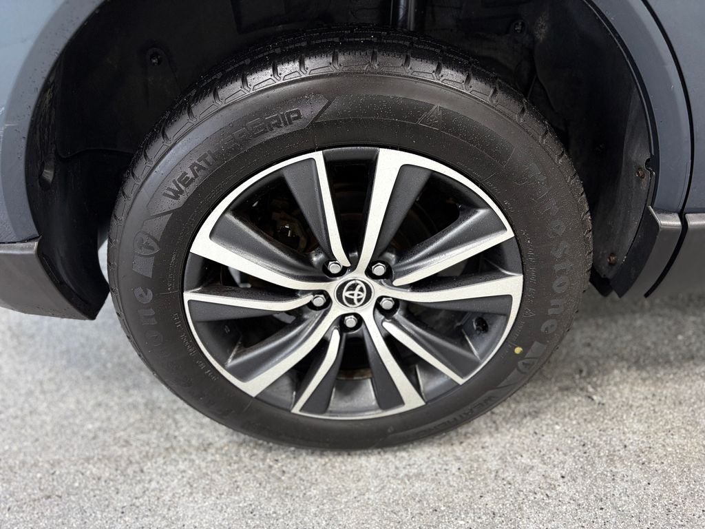 2022 Toyota Venza LE Power Liftgate