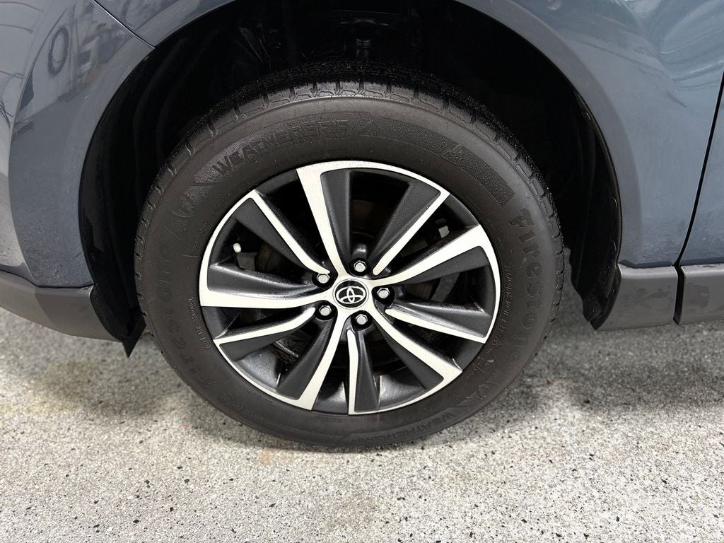 2022 Toyota Venza LE Power Liftgate