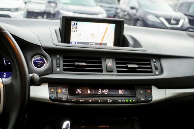 2013 Lexus CT 200h Navigation System & Power moonroof