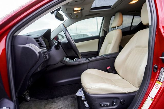 2013 Lexus CT 200h Navigation System & Power moonroof