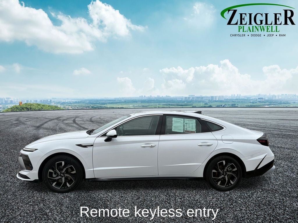 2025 Hyundai Sonata SEL Apple CarPlay & Android Auto