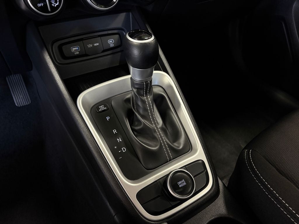 2025 Hyundai Venue SEL Apple CarPlay & Android Auto