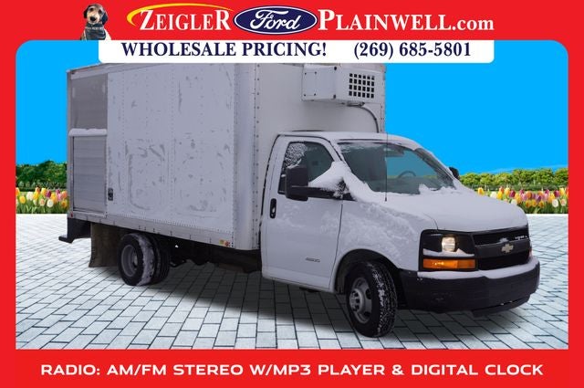 2016 Chevrolet Express 4500 Base Cutaway