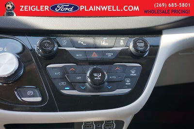 2024 Chrysler Pacifica Touring L Leather Rear Cameta Power Slider Doors