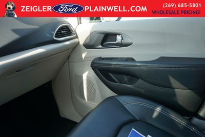 2024 Chrysler Pacifica Touring L Leather Rear Cameta Power Slider Doors