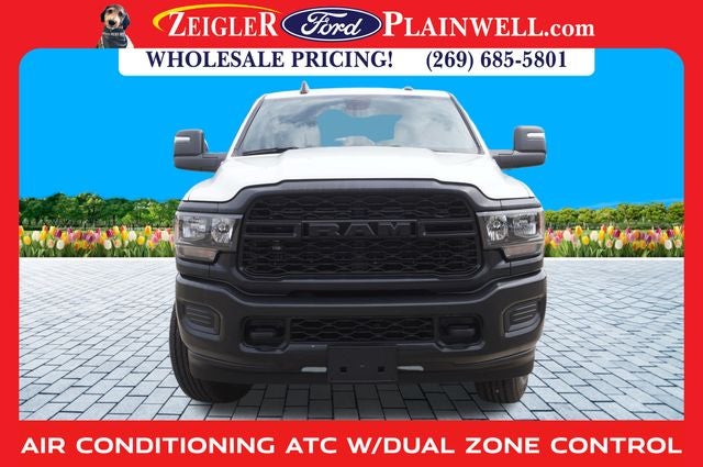 2023 RAM 3500 Tradesman 4x4 CREW CAB LONG BOX 6.4L V8 Navigation HD Vinyl