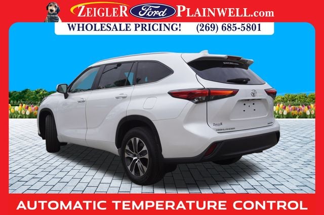 2023 Toyota Highlander XLE AWD POWER MOONROOF LEATHER REAR CAMERA
