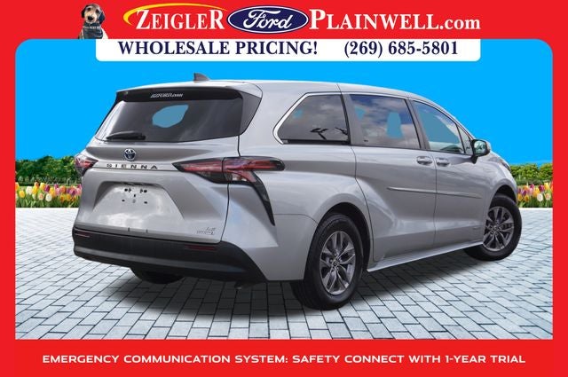 2021 Toyota Sienna LE 8 Passenger