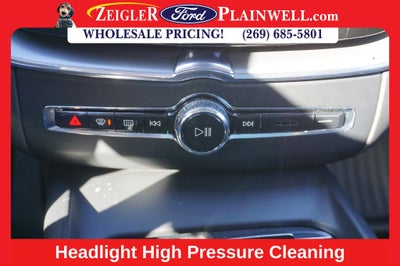 2018 Volvo XC60 T6 Momentum AWD Pano Roof NAV H Leather Vision & Advanced HUD